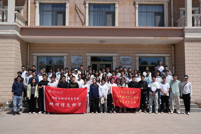 兰州交通大学测绘与地理信息学院师生到临泽站参观交流