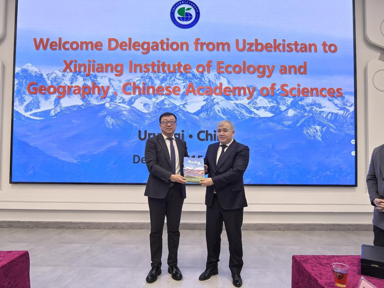 乌兹别克斯坦高级代表团访问新疆生地所