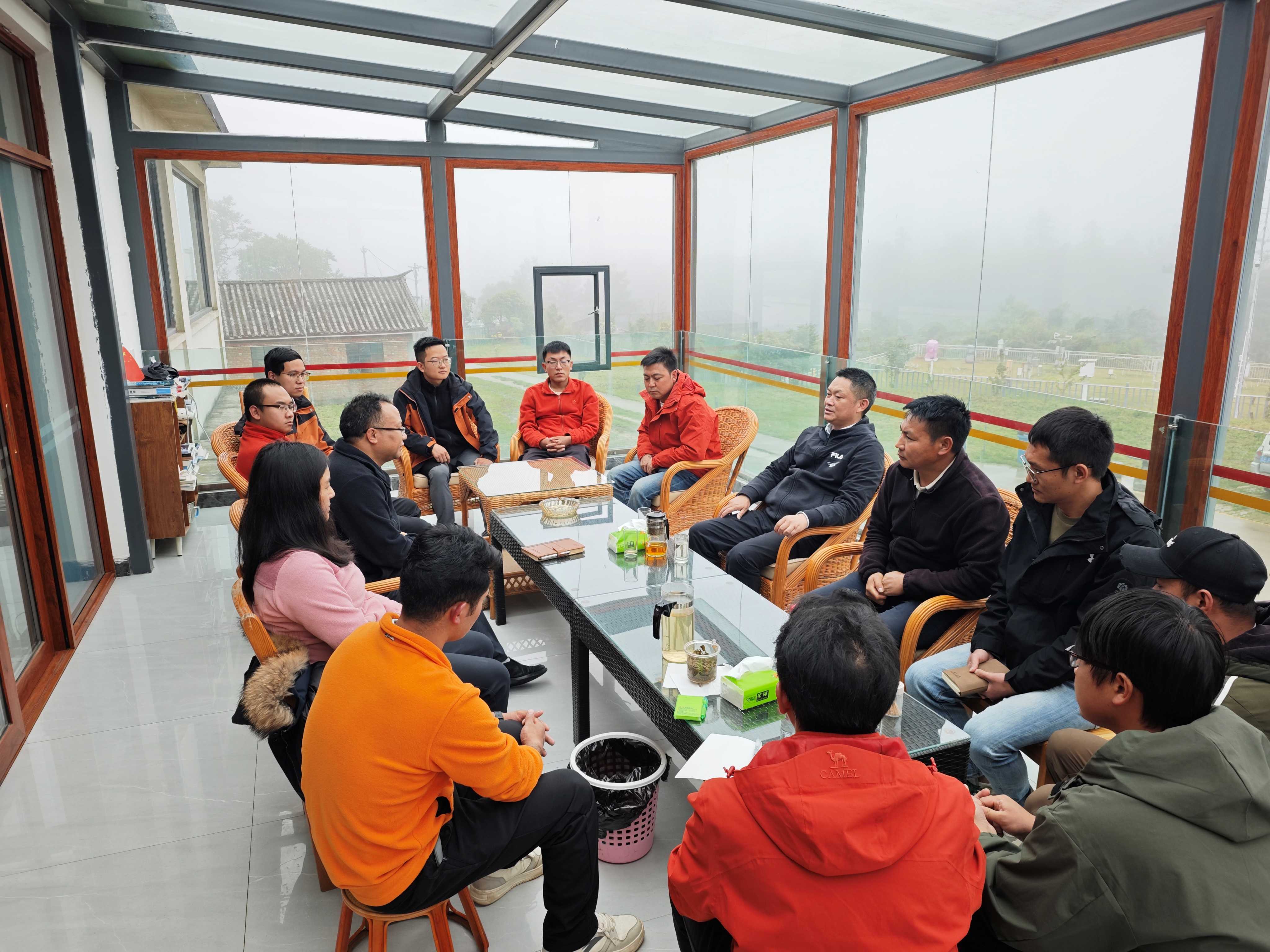 版纳植物园党委书记张教林到哀牢山生态站调研