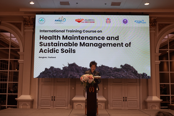 Uracha Ruktanonchai主任致辞